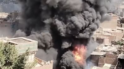 الحماية المدنية تسيطر على حريق نشب في مخزن خردة بالدويقة