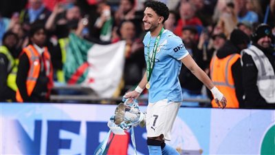بينهم عمر مرموش.. 11 لاعبًا يحققون لقبهم الأول مع مانشستر سيتي