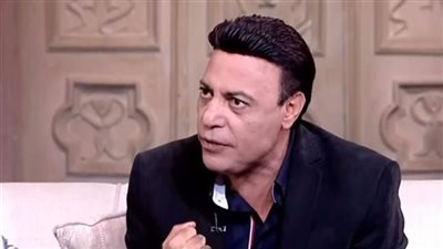 زوجة الإعلامي محمد الغيطي تتهم خادمة بسرقة مشغولاتها الذهبية ومبلغ مالي من منزلها بأكتوبر