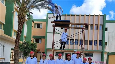 كسر بالحوض والذراع.. سقوط معلم من أعلى سقالة داخل مدرسة بكفر الزيات بالغربية 
