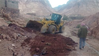 محافظ جنوب سيناء يؤكد على رفع آثار السيول بكاترين وتطهير مجرى السيل