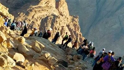 رغم سوء الأحوال الجوية.. إقبال السائحين على زيارة المقدسات الدينية والتاريخية بسانت كاترين