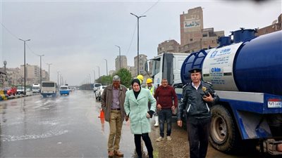 تكثيف أعمال شفط مياه الأمطار بحي غرب شبرا الخيمة.. وانتشار مروري لضمان انسياب الحركة