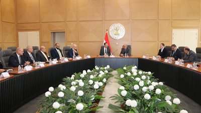 تشكيل فريق عمل مشترك بين الاتصالات والكهرباء لتنفيذ مراكز بيانات خضراء باستخدام مصادر الطاقة المتجددة