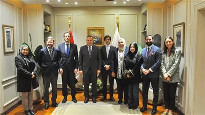 وزير التعليم العالي يبحث سبل تعزيز التعاون مع سفير إسبانيا ووفد IE University الإسبانية