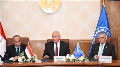 جامعة قناة السويس تُشكل لجنة متخصصة لمواءمة التعليم مع احتياجات سوق العمل والتنمية المستدامة