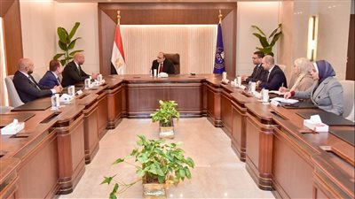 هيئة الدواء تبحث مع أسترازينيكا تعزيز توطين الصناعة الدوائية ودعم التوسع في الأسواق الإفريقية