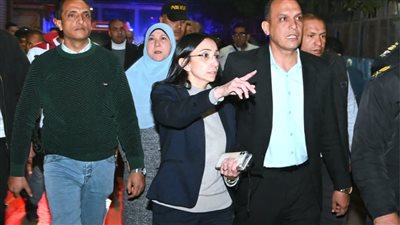 محافظ البحيرة تقود حملة مكبرة بشوارع دمنهور لمتابعة الالتزام بمواعيد غلق المحال التجارية