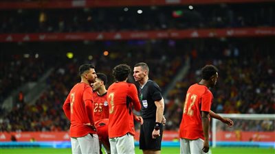 بسبب الهتافات العنصرية في ودية مصر.. إسبانيا تواجه خطر عقوبات فيفا بحظر الملعب والغرامات