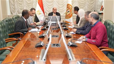 خطوة جديدة نحو الرقمنة.. وزير العمل يتابع تنفيذ منصة الخدمات الإلكترونية بالوزارة