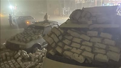 تحطم سيارة وميكروباص إثر سقوط حائط عليهما بمدينة المنيا بسبب العاصفة الترابية