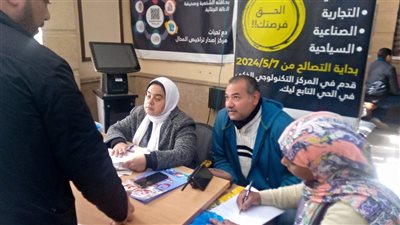 رئيسة حي وسط بالإسكندرية تلتقي المواطنين لحل مشاكلهم