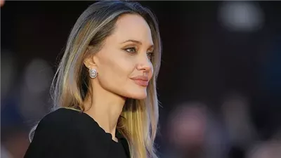 هل استُبدلت أنجلينا جولي بنسخة طبق الأصل؟.. ظهورها الأخير يثير جدلًا واسعًا