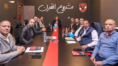 الخطيب يجتمع مع شركتي المنشآت والقلعة الحمراء ويعتمد الدراسات الخاصة بإنشاء الأفرع بالمحافظات