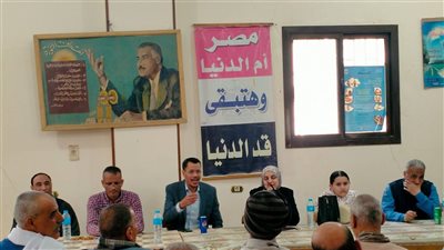 بيطري سوهاج يناقش أهمية التحصينات ضد الأمراض الوبائية ومكافحة السعار بقرية البطاخ