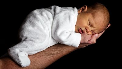 ابتكار طبي يقلل نزيف الدم ويجعل جراحة الرضع أكثر أمانًا