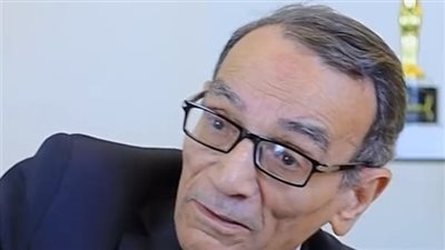 للمرة الثانية.. عبد الحكيم درويش يستغيث بسبب مرض زوجته: محتاجة تدخل مستشفى