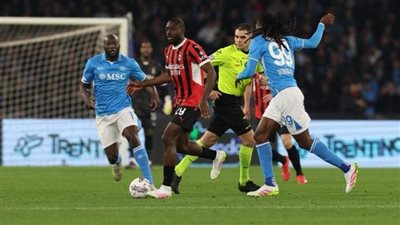 ميلان يواجه نابولي في لقاء البحث عن الوصافة في الدوري الإيطالي