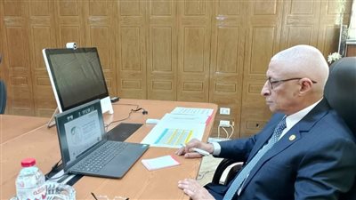 محافظ شمال سيناء يتابع عددًا من المشروعات الخضراء الذكية