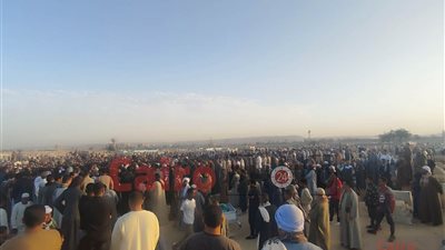 لحظات مؤلمة.. تشييع جثامين 5 أشخاص من أسرة واحدة لقوا مصرعهم بحادث الصحراوي الغربي بسوهاج
