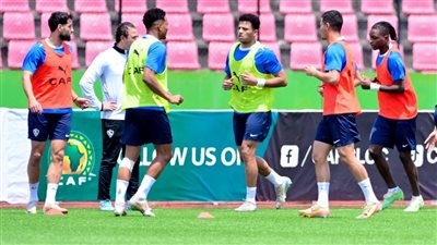 نجم الزمالك السابق يزور بعثة الأبيض في الجزائر قبل مواجهة شباب بلوزداد بالكونفدرالية