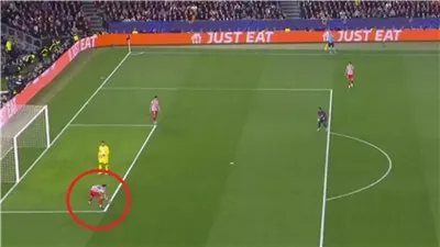 جدل تحكيمي يلاحق مباراة برشلونة وأتلتيكو مدريد بسبب ركلة جزاء 