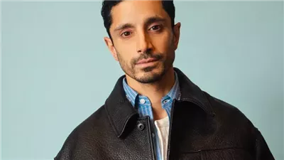 ساعة هدية تجاوزت أجره في أول أدواره.. الممثل ريز أحمد يروي قصة فقره وبداية نجاحه