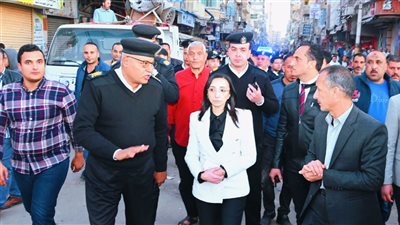 محافظ البحيرة تتابع ميدانيًا رفع الإشغالات بأبو حمص.. وتوجه بمنع المخالفات وتحقيق الانضباط