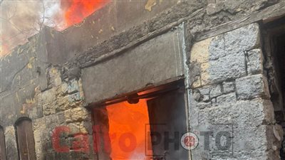 حريق بمصنع أحذية في باب الشعرية بالقاهرة.. والحماية المدنية تحاول السيطرة 
