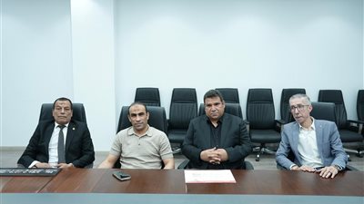 شوبير: لا أزمة في وجود سيد عبد الحفيظ ضمن وفد الأهلي.. واتحاد الكرة سجل في مرماه