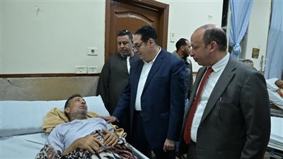 بعد حريق محدود داخل مستشفى الطوارئ.. رئيس جامعة القاهرة يطمئن على المرضى ويؤكد انتظام الرعاية الطبية