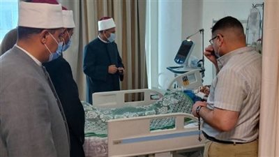 مصاب بكسر في الجمجمة.. وفد من الأوقاف يزور الصغير باسل ضحية الكلاب الضالة بالسويس