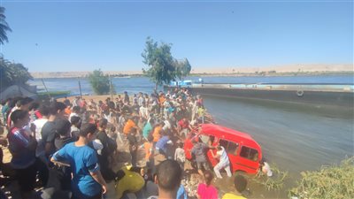 انتشال جثة سيدة واستمرار البحث عن حفيديها بعد سقوط سيارة في عبارة المراغة بسوهاج