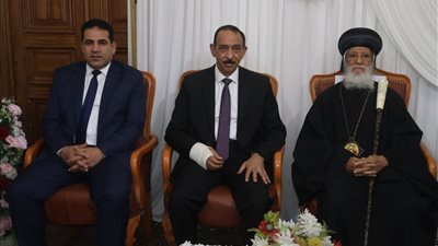 محافظ سوهاج ومدير الأمن يهنئان الأقباط بعيد القيامة خلال جولة بمطرانيتي البلينا وجرجا