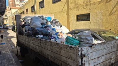 حي وسط بالإسكندرية يضبط سيارة نواتج فرز لمخلفات