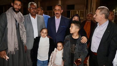 محافظ سوهاج يتفقد الحدائق والمتنزهات والميادين العامة في جولة مسائية