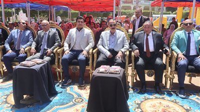 محافظ سوهاج يشارك 200 طفل فرحتهم في احتفالية 