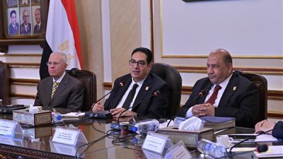 رئيس جامعة القاهرة يوجه بالاستعداد المبكر لامتحانات نهاية العام الدراسي مع الالتزام بالضوابط 