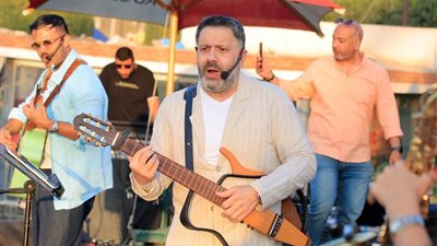 إدوارد وفرقته ذا جيبسيس يشعلون شم النسيم في نادي هليوبوليس الشروق