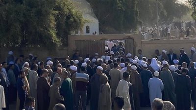 آخر ما نطق به لفظ الجلالة.. الآلاف يشيعون جثمان الشيخ 