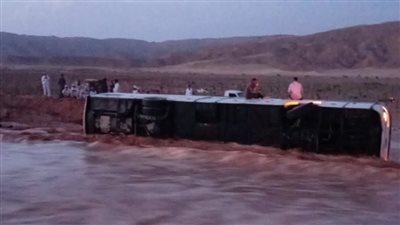 بسبب السيول.. انقلاب أتوبيس في وادي سعال بسانت كاترين دون إصابات