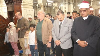 الملك أحمد فؤاد الثاني يؤدي صلاة الجمعة بمسجد القائد إبراهيم بالإسكندرية