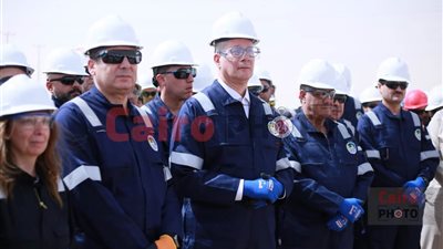 وزير البترول يتفقد ورش شركة خالدة بحقول مليحة في الصحراء الغربية