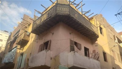 إزالة عقار آيل للسقوط بحي الأربعين في السويس للحفاظ على سلامة المواطنين