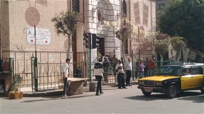 أهالي ضحايا سقوط سقف عقار بالإسكندرية ينتظرون وصول الجثامين
