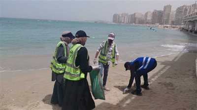تحت رعاية مديرية التضامن بالإسكندرية.. حملة توعوية بأخطار البلاستيك تنجح في إزالة 50 كيلو من الشواطئ