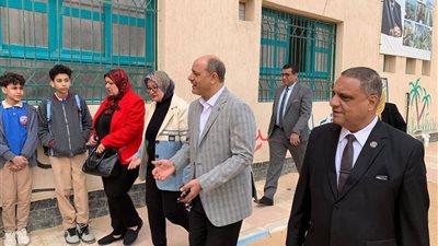 جولة مفاجئة لقيادات التعليم في الإسكندرية: إشادة بانضباط الطلاب وزيارة لمعسكر بيئة آمنة