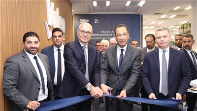 وزير الاتصالات يفتتح مركز تطوير الذكاء الاصطناعي لشركة فاليو بالقرية الذكية