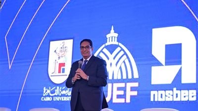 رئيس جامعة القاهرة يوجه الطلاب والخريجين بتنمية مهاراتهم واكتساب الخبرات لتعزيز فرصهم في سوق العمل