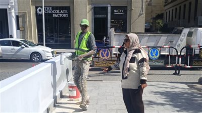 لأهميته السياحية.. رئيس حي وسط بالإسكندرية تتفقد أعمال صيانة محيط المتحف اليوناني الروماني